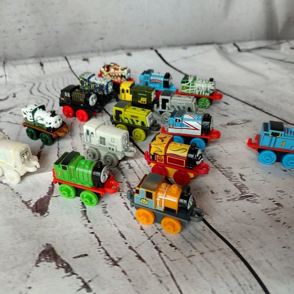 Thomas The Train Minis Lot Toys Thomas And Friends Collection ~ Lot Of 16 - Picture 2 of 12